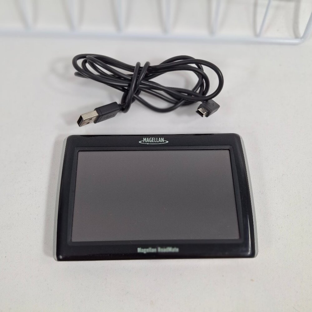 Magellan RoadMate 1470 Portable GPS Navigator 4.7 Inch – Includes Cable